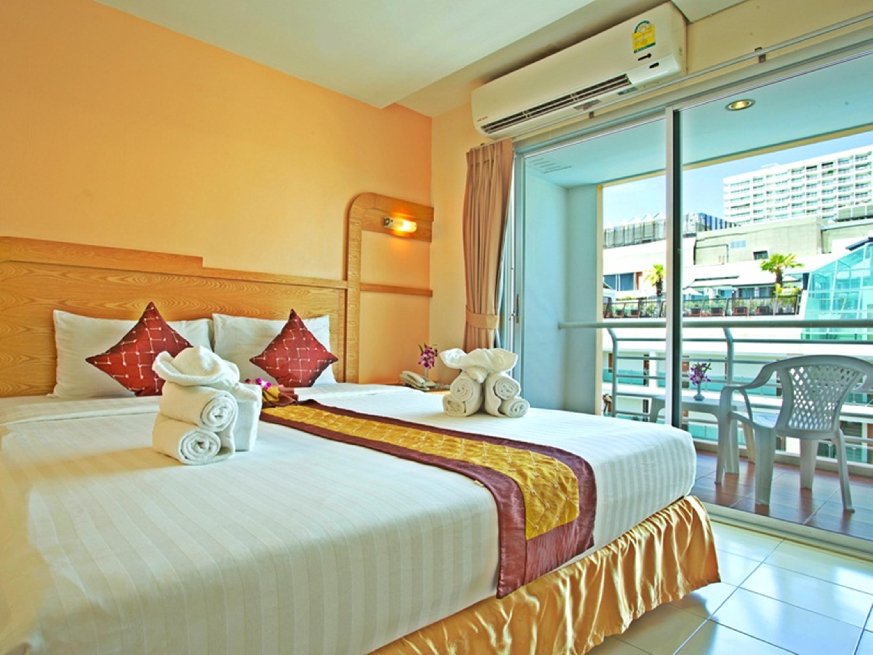Eastiny Plaza Hotel Pattaja Kültér fotó