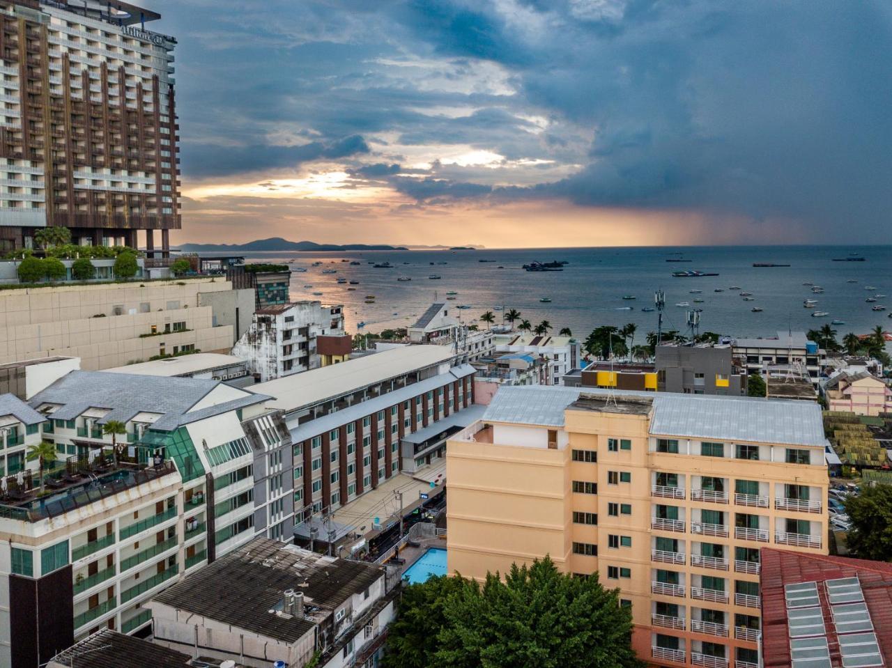 Eastiny Plaza Hotel Pattaja Kültér fotó